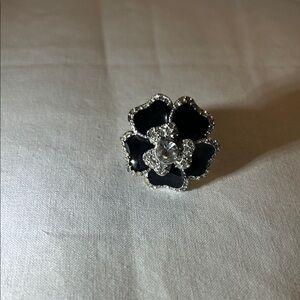 Elegant Black and Silver Flower Ring